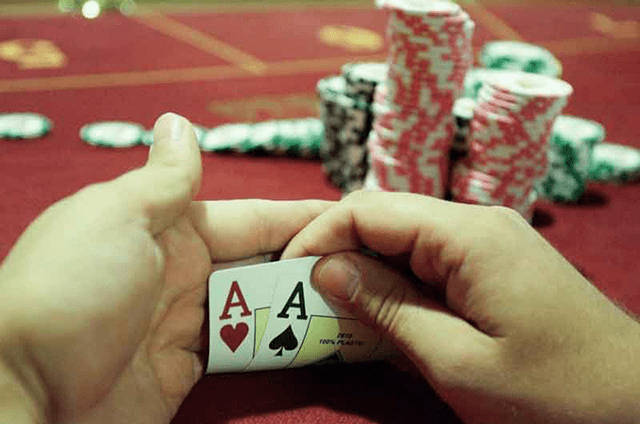 Kiếm tiền đơn giản cùng Poker online