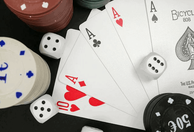 Poker trực tiếp và trực tuyến có gì khác nhau