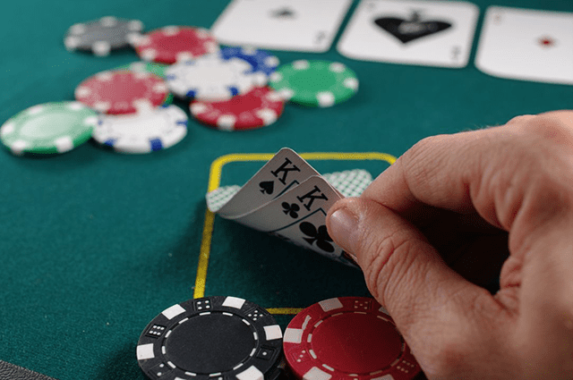 Gửi bạn chi tiết về trình tự 1 ván Poker để chơi tốt hơn