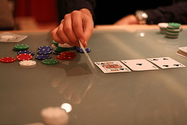 Chi tiết về trình tự diễn ra một ván đấu của bài Poker bạn nên biết