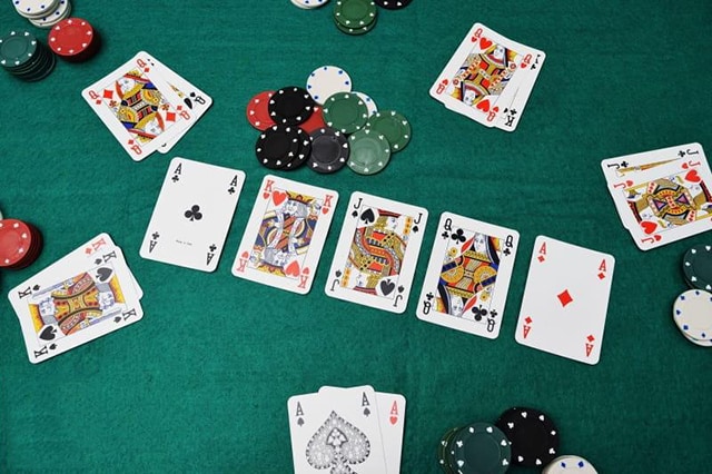 Tìm hiểu về ưu và khuyết điểm cùng với quy tắc chơi game cược Poker