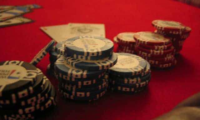 So sánh Poker Tournament và Cash game chính xác nhất?