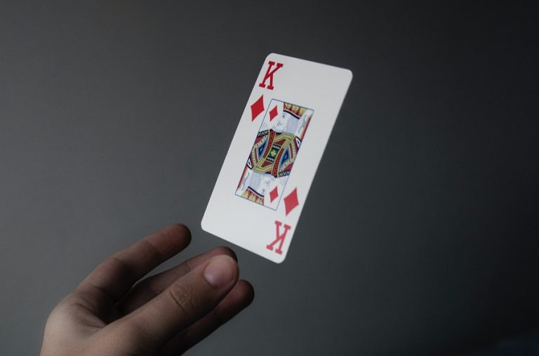 Những ưu đãi đặc biệt khi chơi game bài Poker online
