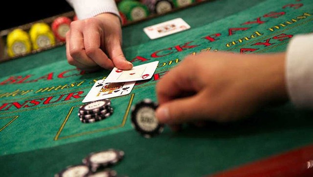 Blackjack và kinh nghiệm được chuyên gia chia sẻ giúp người chơi kiếm được tiền lãi