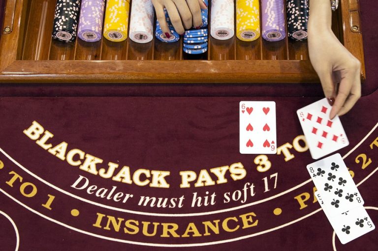 Blackjack và kinh nghiệm cá cược cơ bản nhưng giúp bạn thắng được số tiền lớn