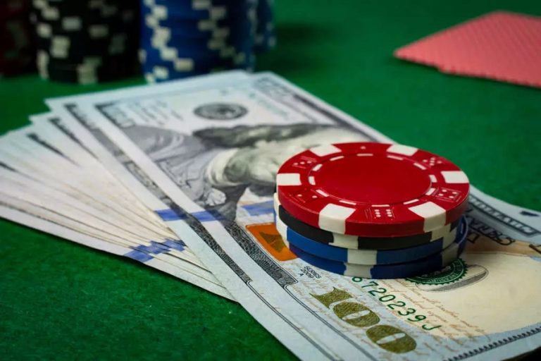 Tìm hiểu về cách chiến thắng trong Poker để ăn trọn tiền từ đối thủ