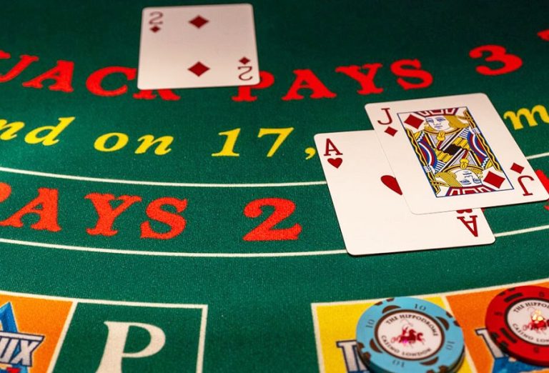 Blackjack và những cách chơi giúp bạn có nhiều chiến thắng và dễ kiếm tiền hơn