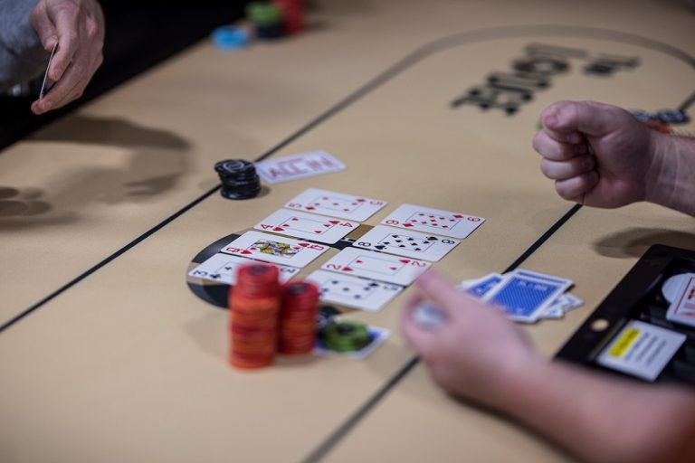 Những quy tắc bất thành văn mà mọi người chơi Poker nào cũng phải biết?